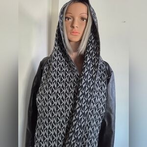 Michael Kors Womens Logo Scarf Black and White